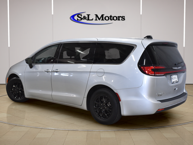 Certified 2024 Chrysler Pacifica Touring-L FWD image 5