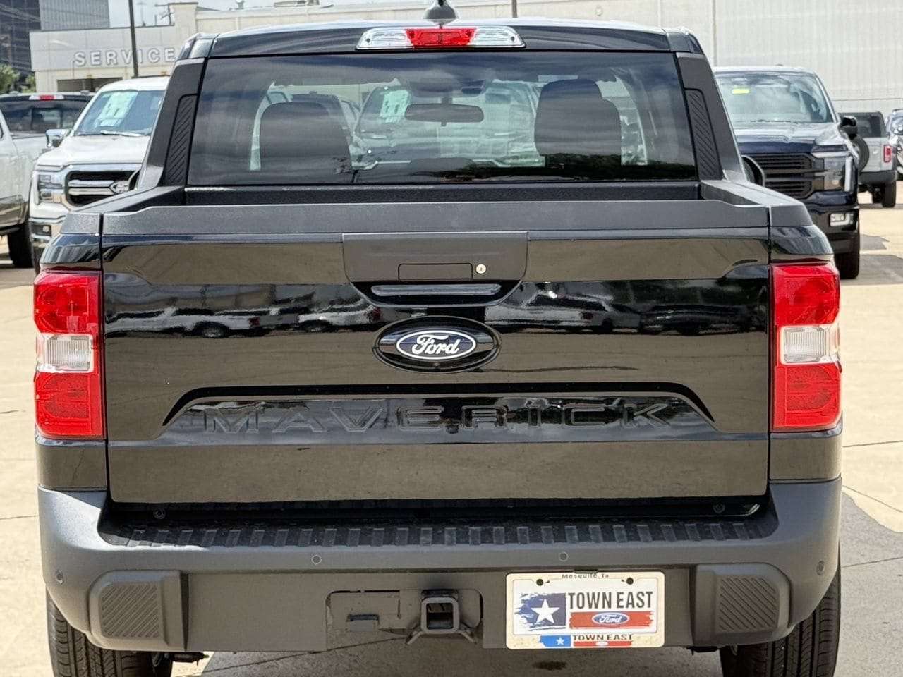 New 2026 Ford Maverick XLT w/ XLT Luxury Package FWD image 6
