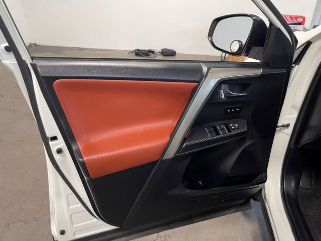 Used 2015 Toyota RAV4 Limited image 24