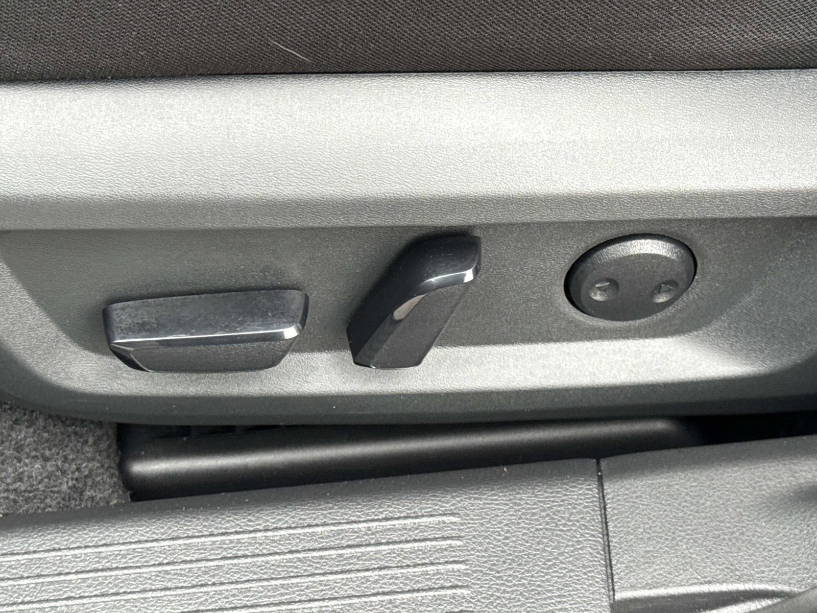 Used 2023 Nissan Rogue SV image 15