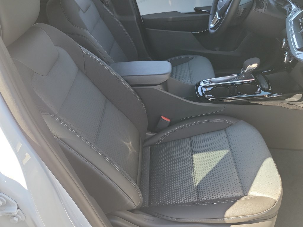 New 2026 Chevrolet Trax LT w/ Driver Confidence Package FWD image 16