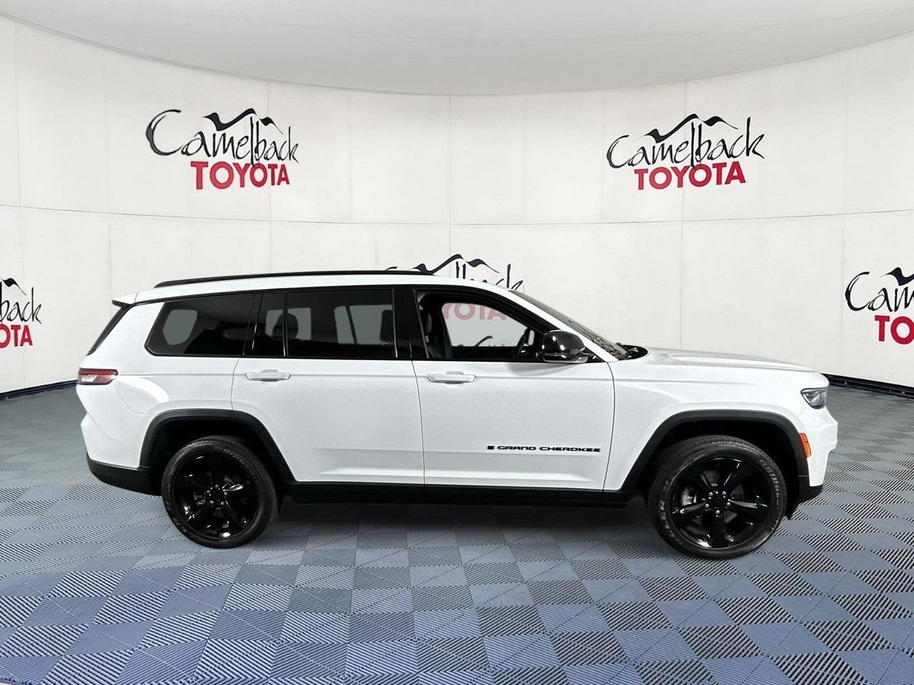 Used 2023 Jeep Grand Cherokee L Laredo AWD/4WD image 8