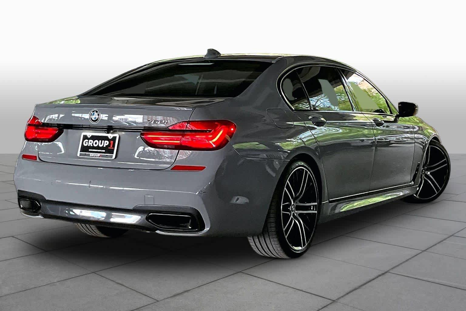 Used 2018 BMW 750i RWD image 12