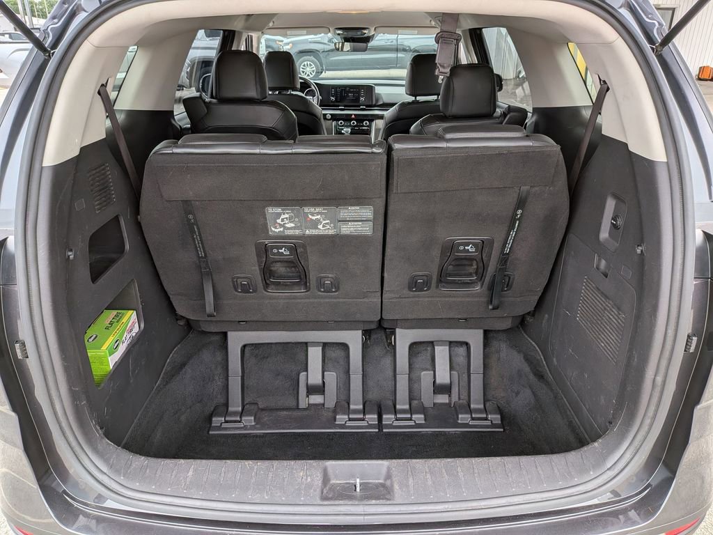Used 2023 Kia Carnival LX FWD image 25