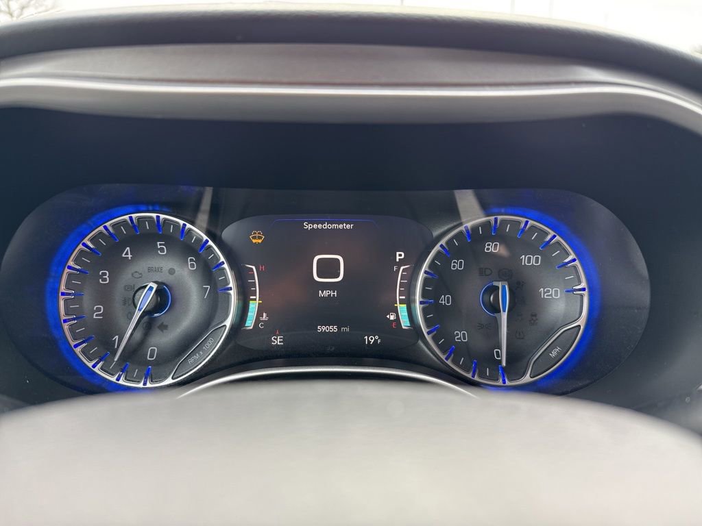 Used 2023 Chrysler Pacifica Touring-L image 9