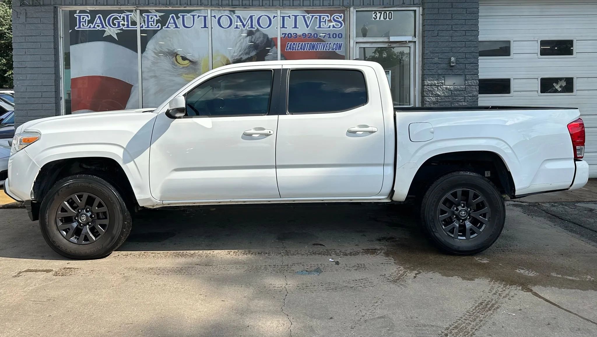 Used 2017 Toyota Tacoma SR image 6
