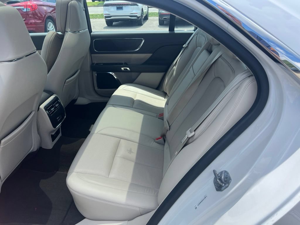 Used 2019 Lincoln Continental Select w/ Continental Climate Package AWD/4WD image 11