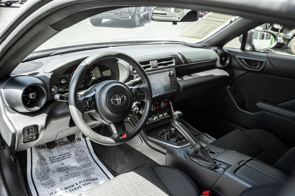 Used 2025 Toyota GR86 RWD image 8