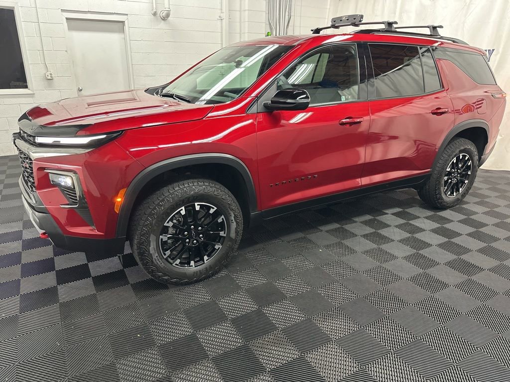 Used 2025 Chevrolet Traverse Z71 image 5