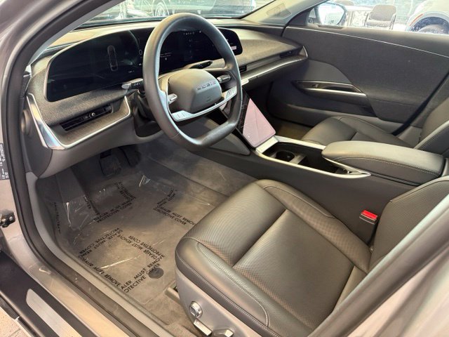 Used 2025 Lucid Air Pure RWD image 2