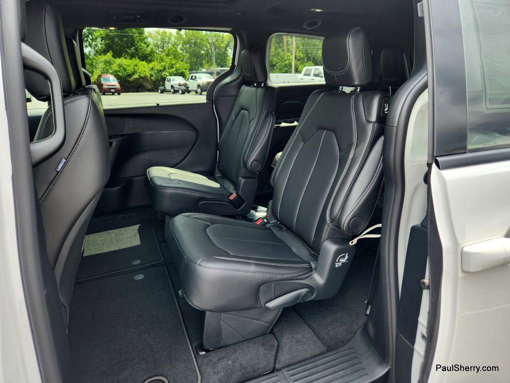 New 2026 Chrysler Pacifica Select image 41