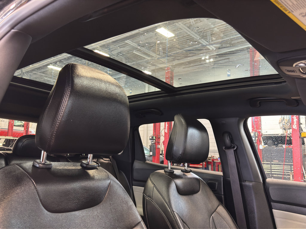 Used 2023 Jeep Compass Limited w/ Sun and Sound Group image 28