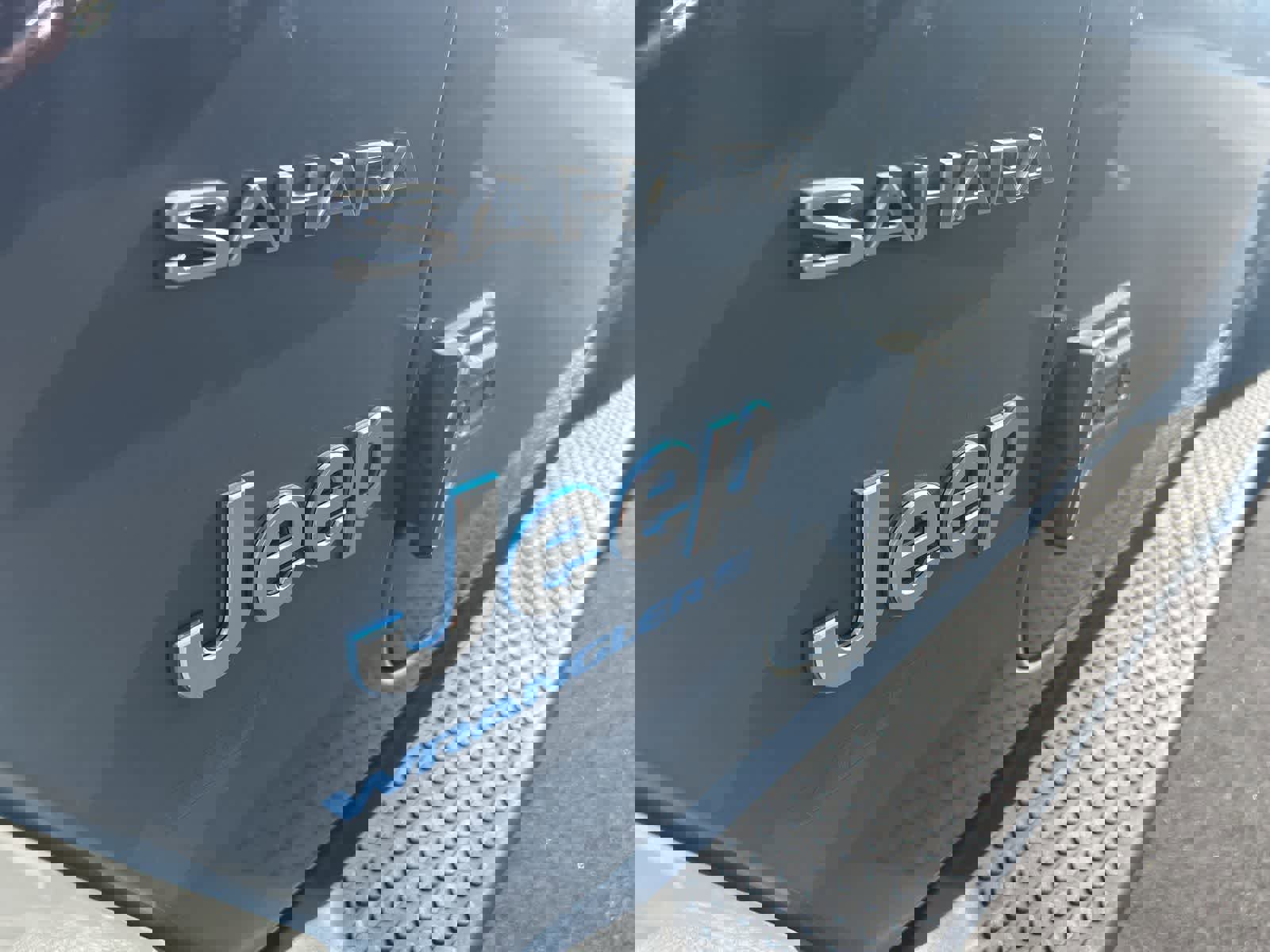 Used 2023 Jeep Wrangler Sahara w/ Cold Weather Group image 15