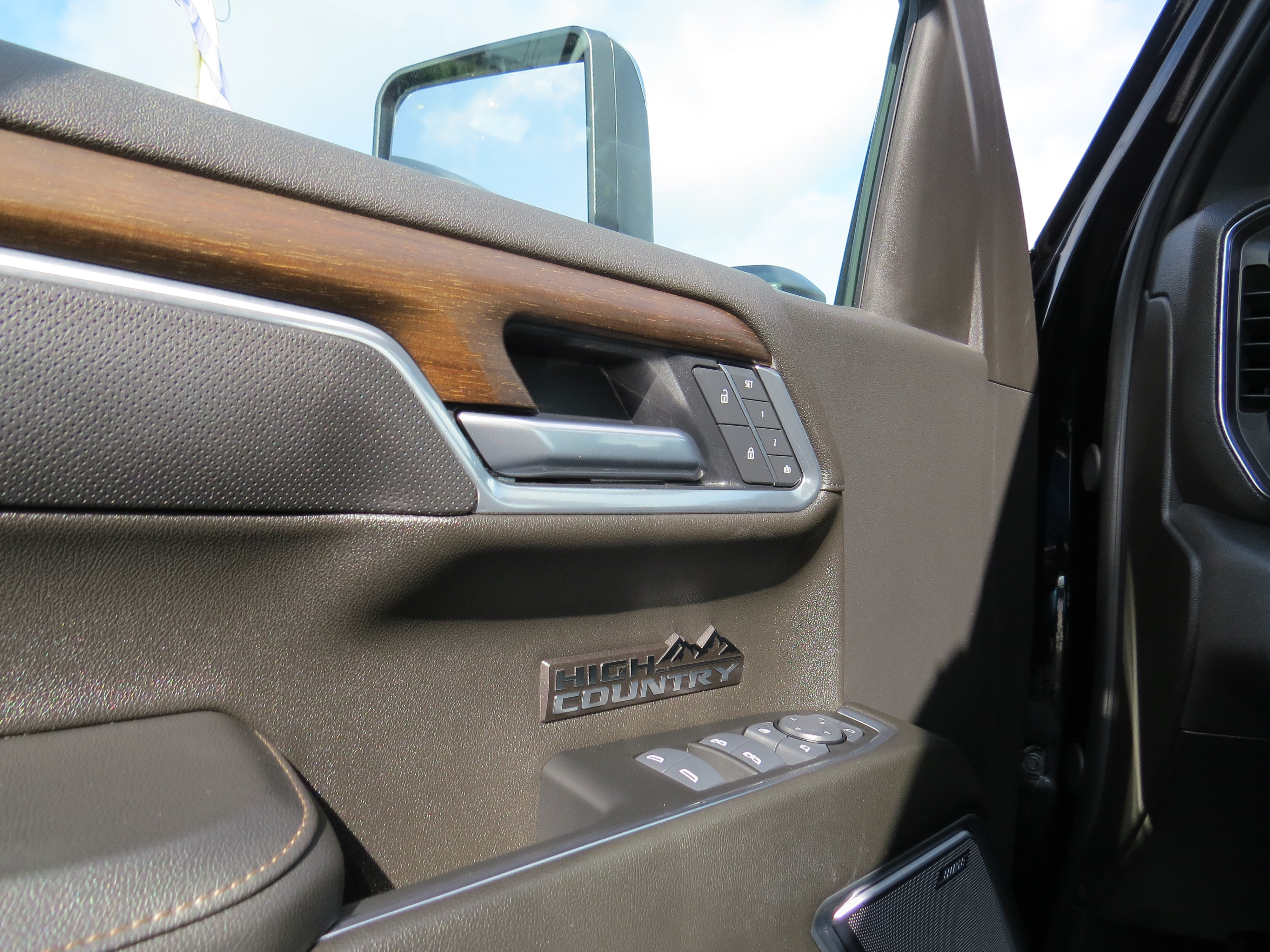 Used 2025 Chevrolet Silverado 1500 High Country w/ High Country Premium Package AWD/4WD image 20