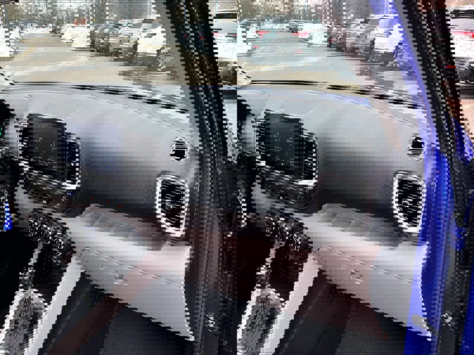 Used 2023 Hyundai Venue SEL image 13