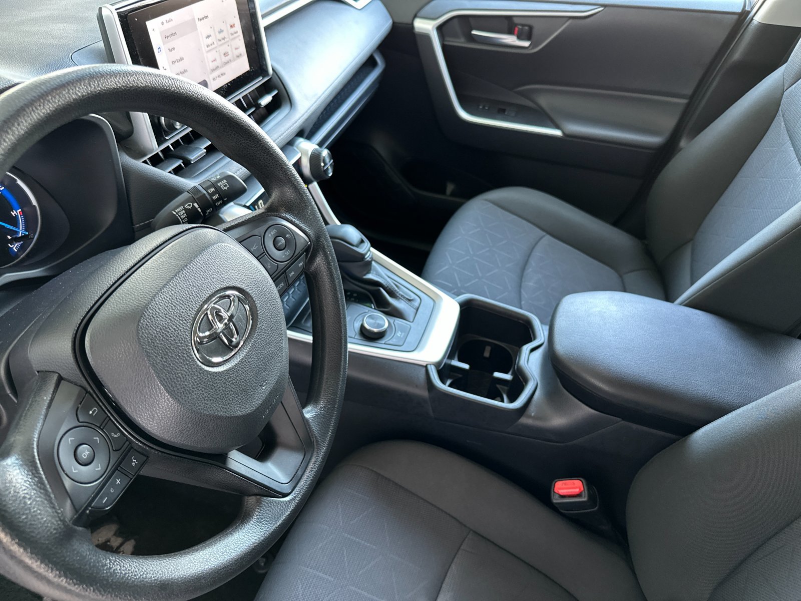 Used 2025 Toyota RAV4 XLE AWD/4WD image 10