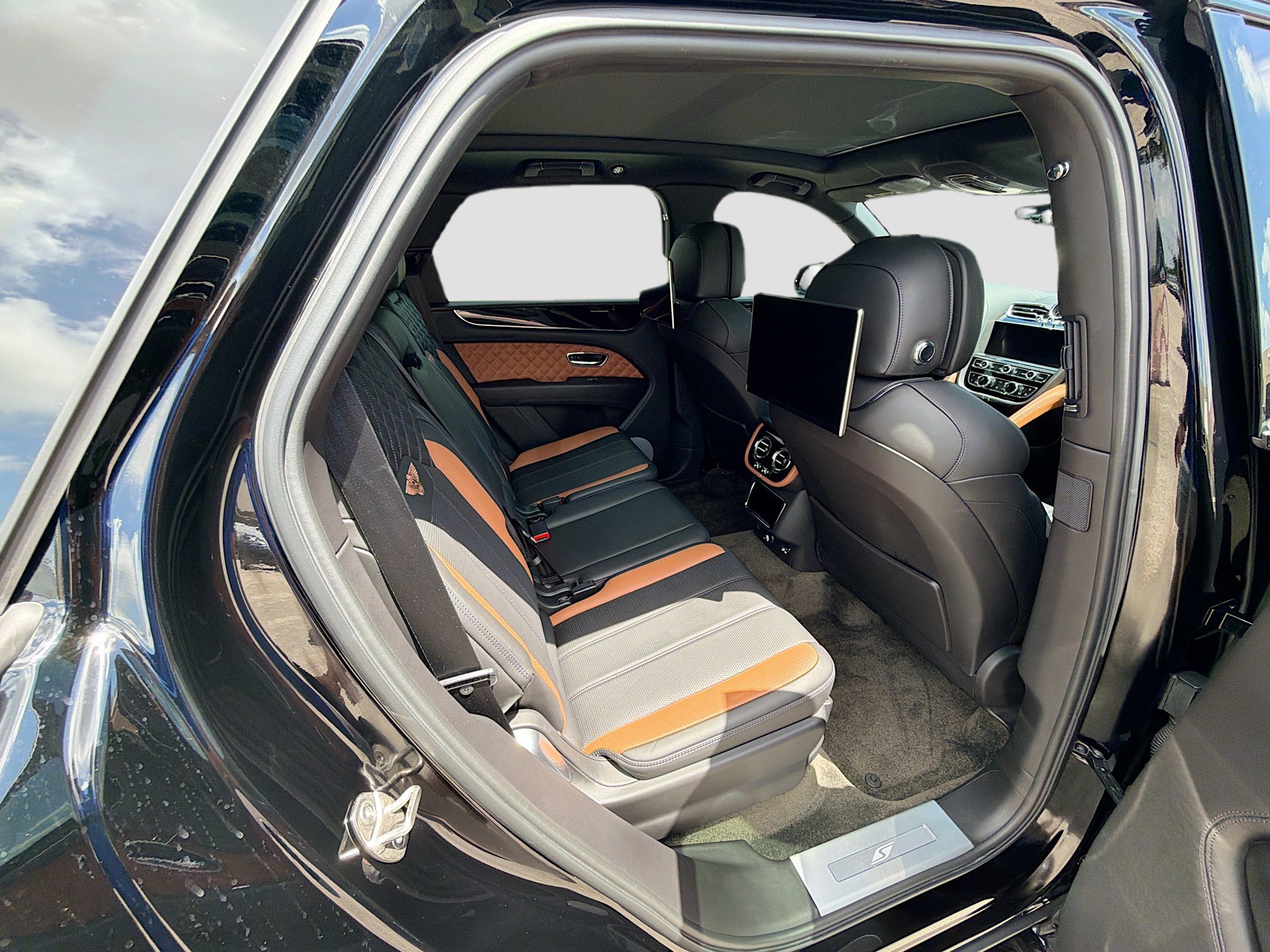 Used 2022 Bentley Bentayga AWD/4WD image 27