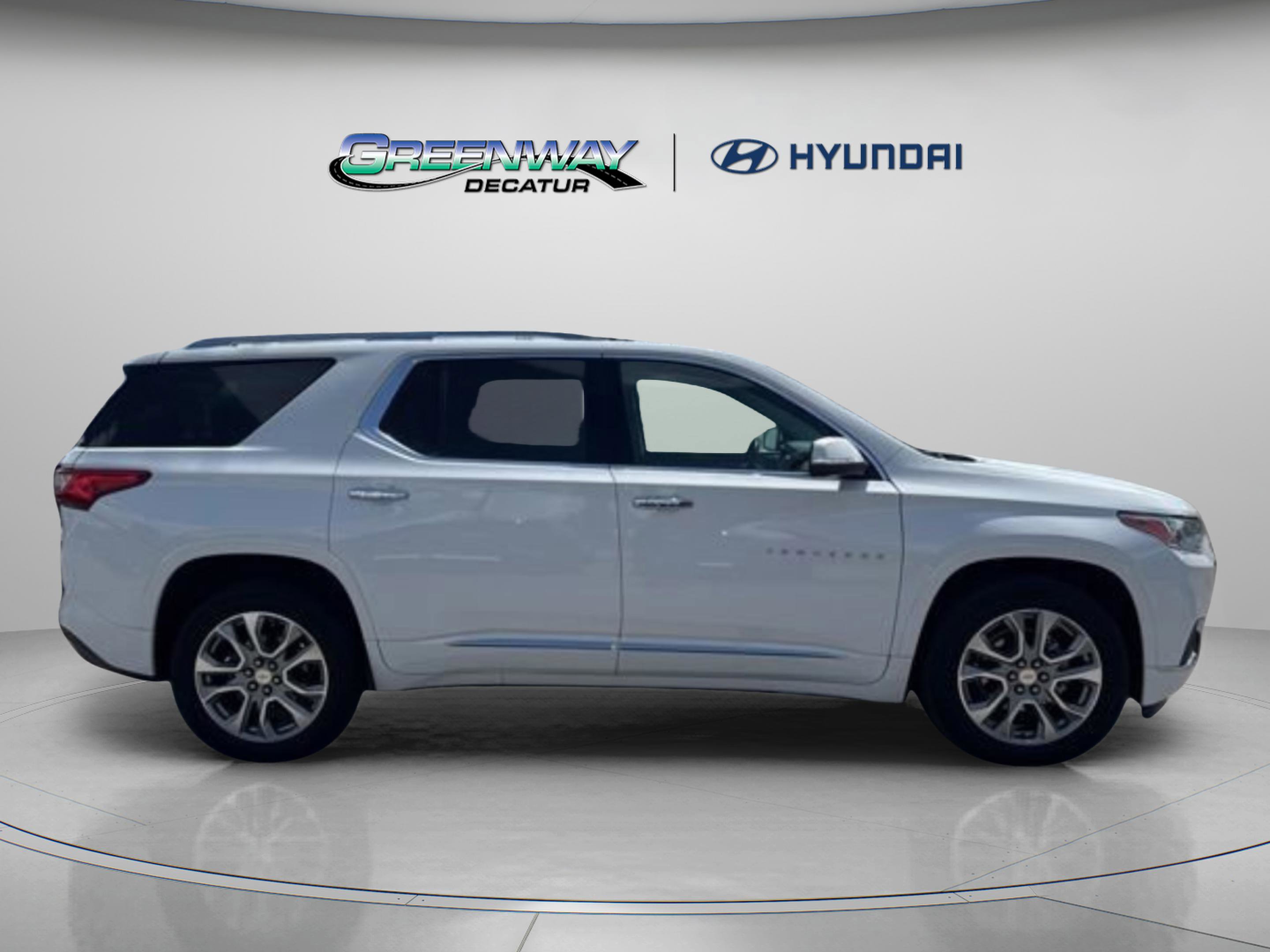 Used 2021 Chevrolet Traverse Premier FWD image 8