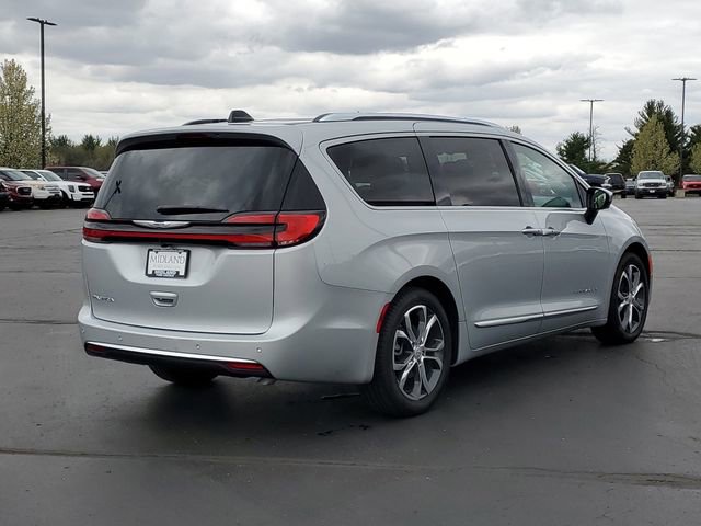 Used 2026 Chrysler Pacifica Pinnacle FWD image 3
