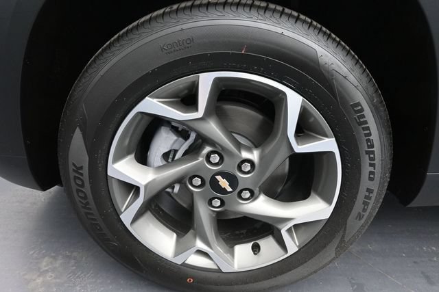 New 2026 Chevrolet Trax LT w/ Sunroof Package FWD image 17