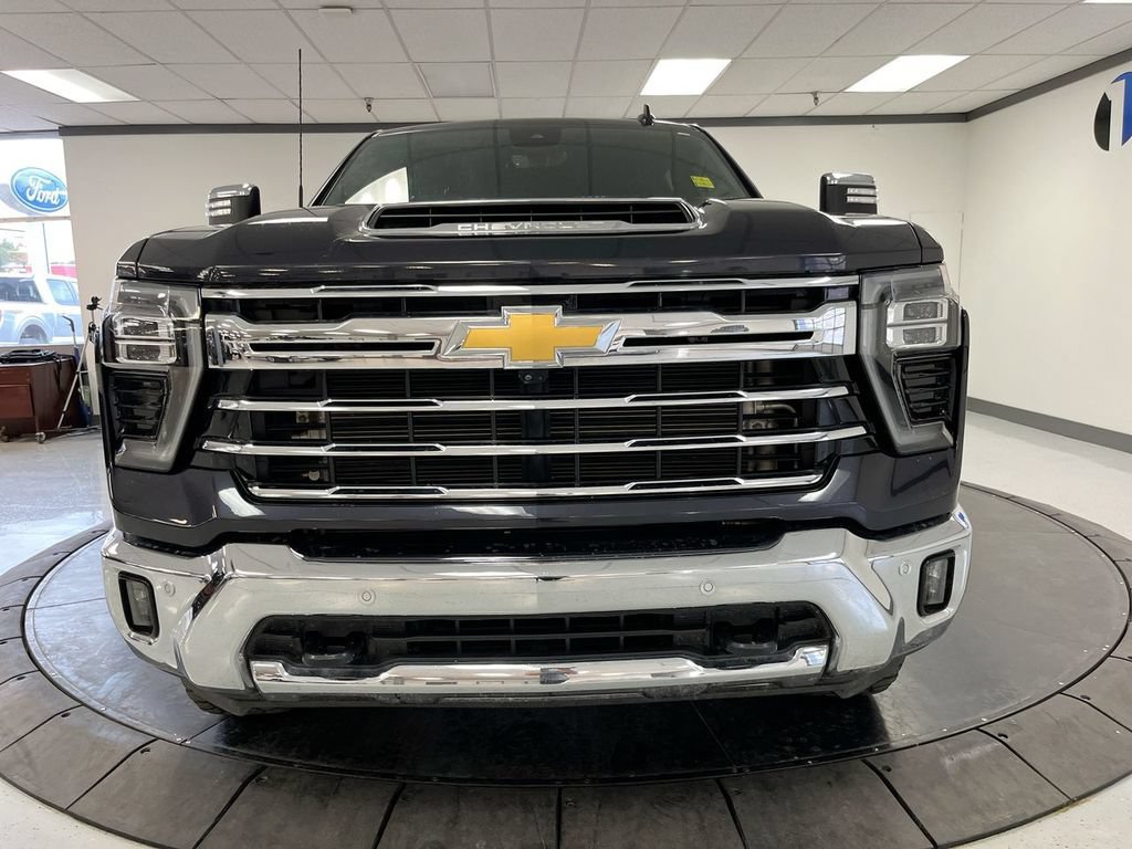 Used 2024 Chevrolet Silverado 2500 LTZ w/ LTZ Premium Package AWD/4WD image 3