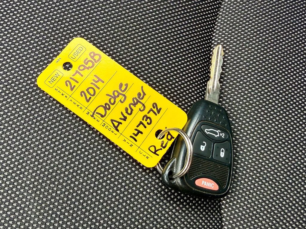 Used 2014 Dodge Avenger SE image 26