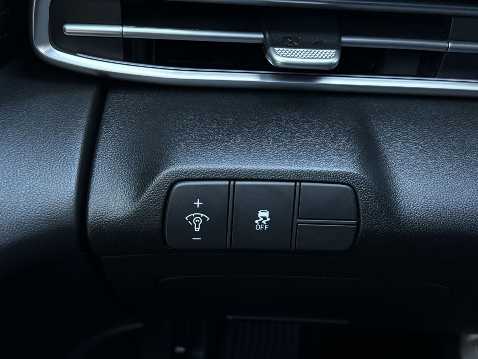 Certified 2024 Hyundai Elantra SEL FWD image 29