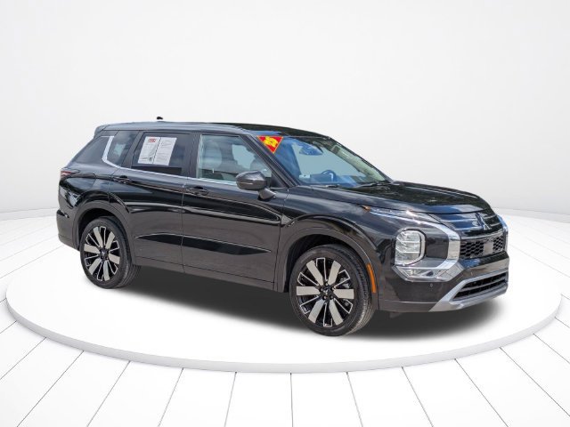 Used 2025 Mitsubishi Outlander SE FWD image 2