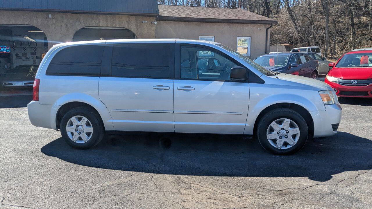 Used 2010 Dodge Grand Caravan SE w/ Climate Group FWD image 4