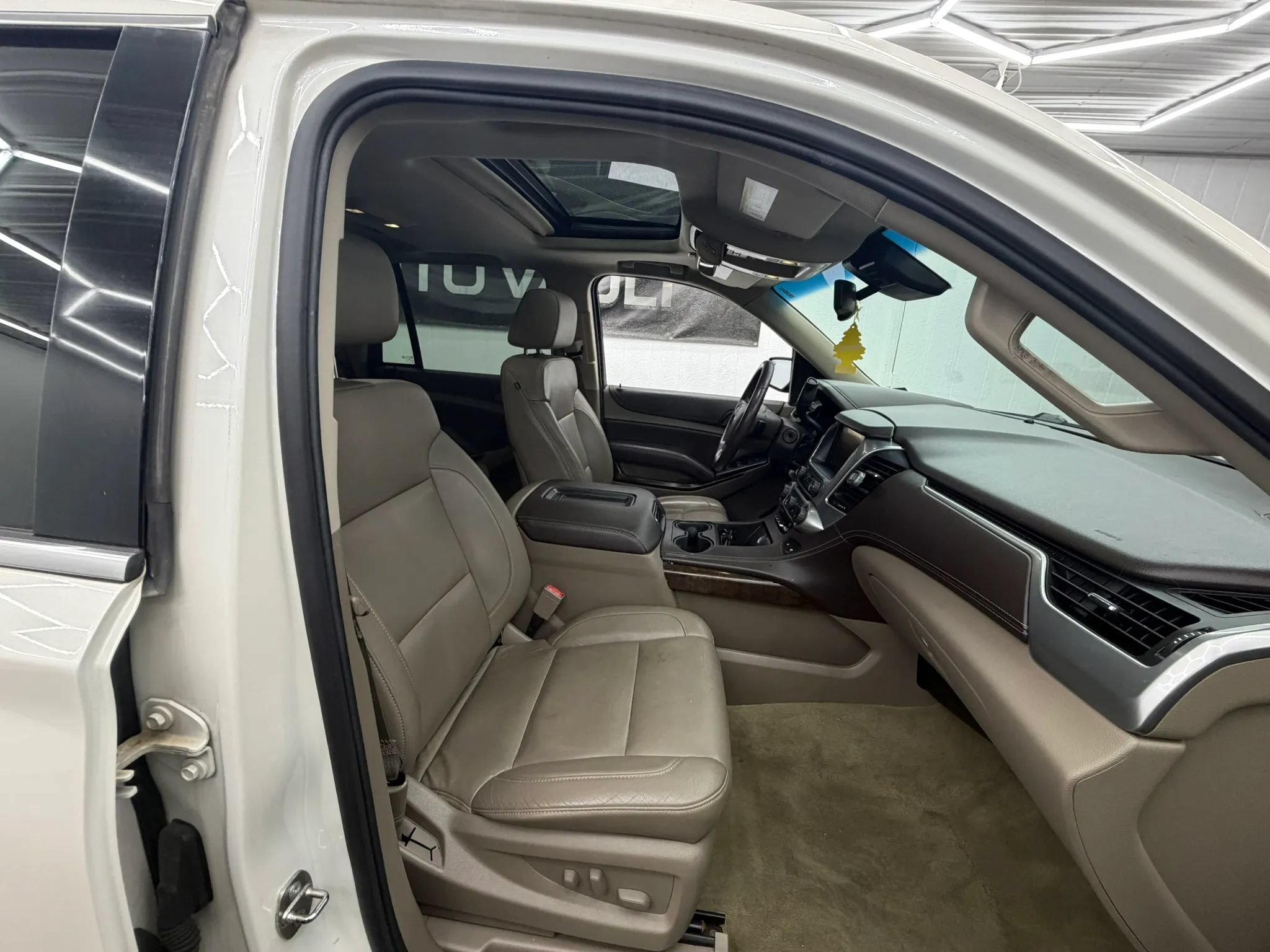 Used 2015 Chevrolet Tahoe LT AWD/4WD image 3