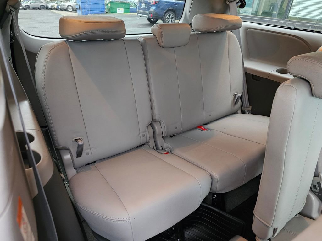 Used 2017 Toyota Sienna XLE w/ XLE Navigation Package FWD image 14