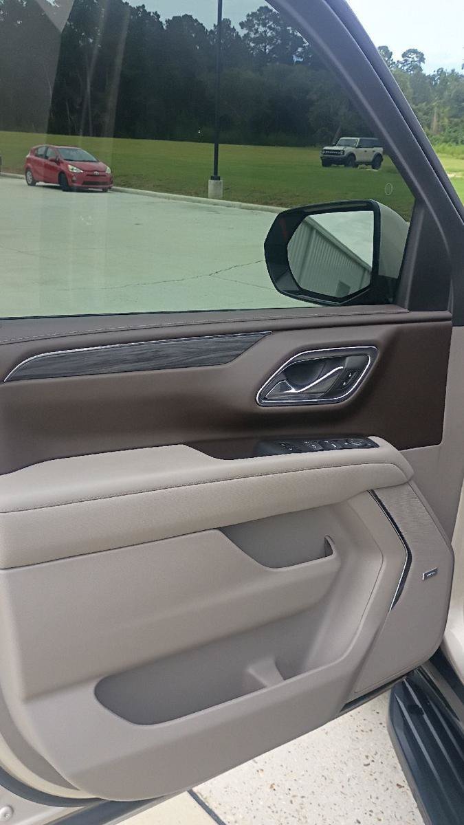 Used 2023 GMC Yukon XL SLT w/ LPO, Floor Liner Package RWD image 9