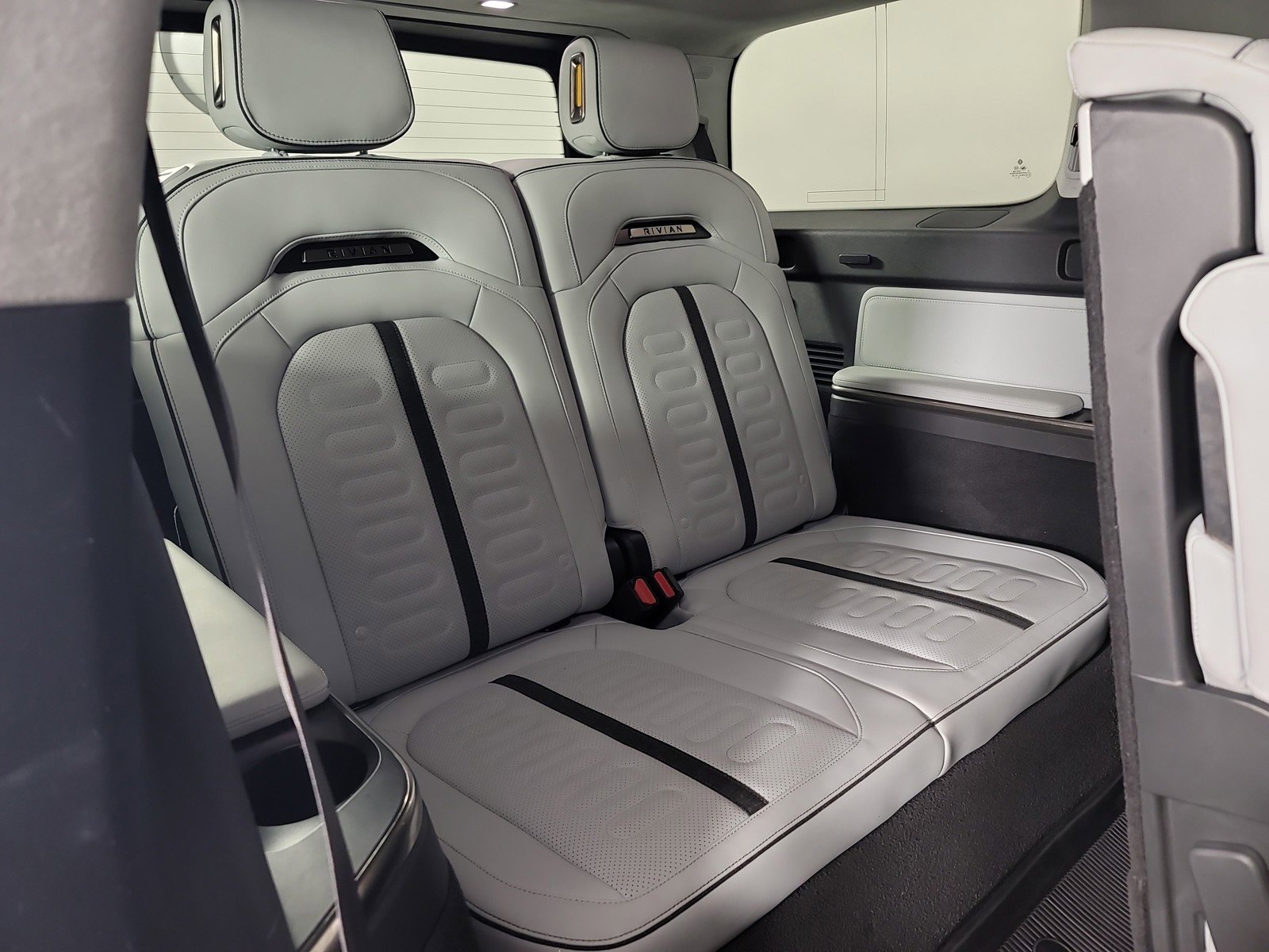 Used 2024 Rivian R1S Adventure image 25