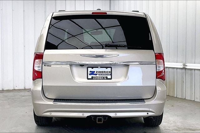 Used 2014 Chrysler Town & Country Touring-L w/ Trailer Tow Group FWD image 4