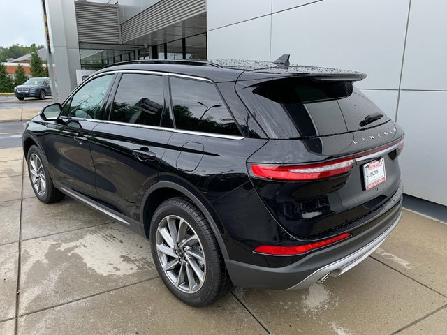 Certified 2025 Lincoln Corsair AWD w/ Equipment Group 101A image 3