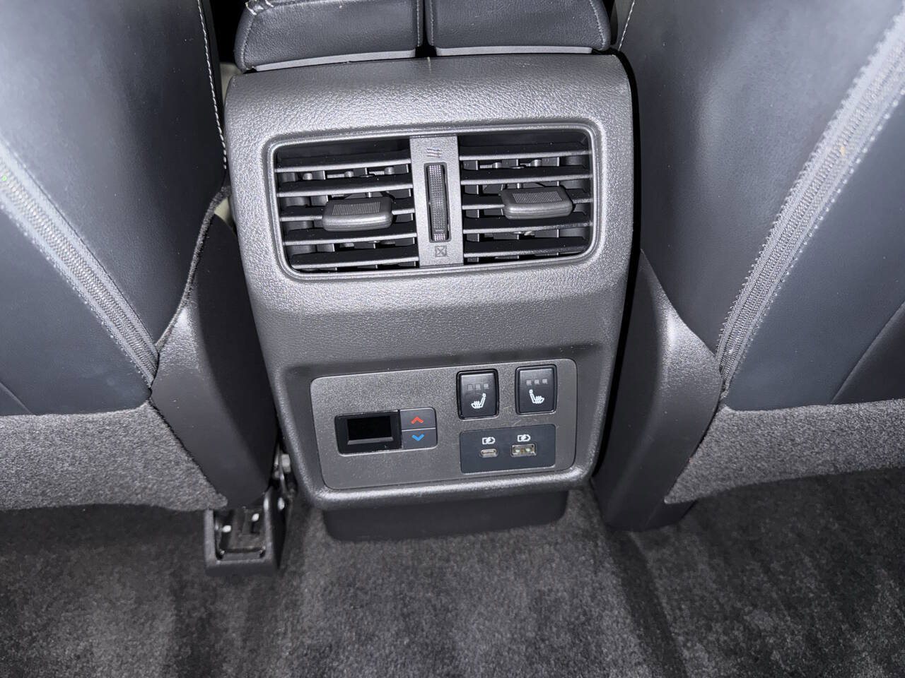 Used 2022 Nissan Rogue Platinum w/ Head-Up Display Package image 37