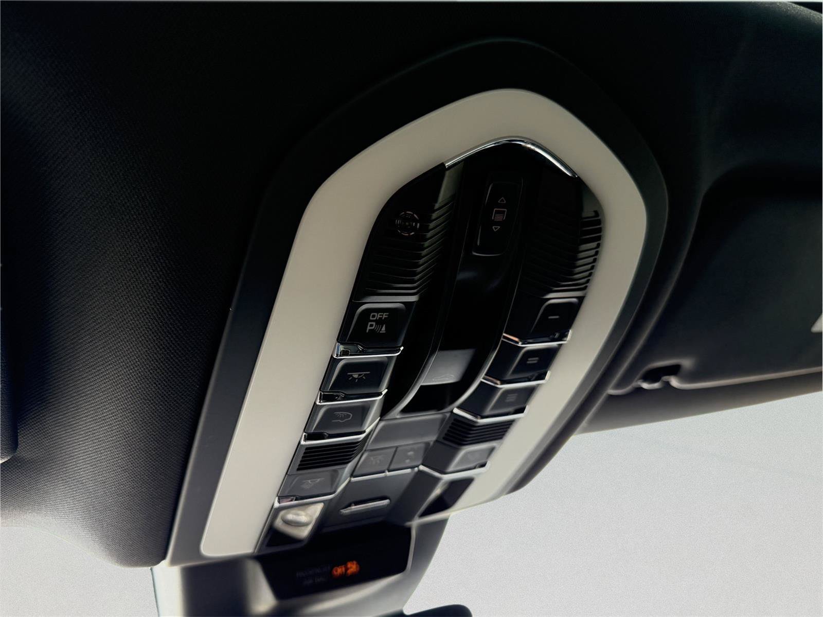 Used 2019 Porsche Macan AWD/4WD image 26