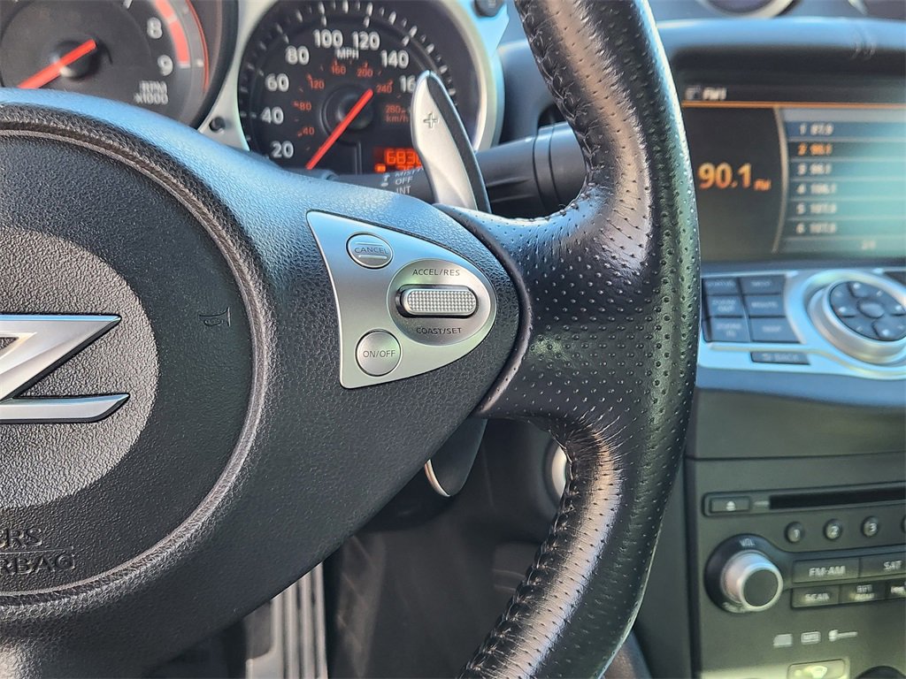 Used 2009 Nissan 370Z Touring w/ Sport Pkg image 9