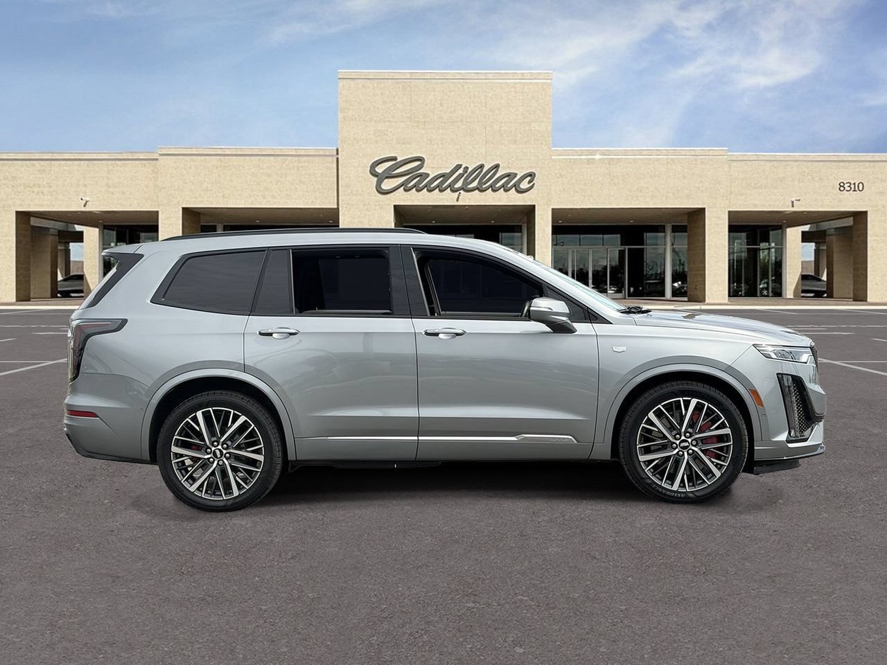 Certified 2023 Cadillac XT6 Sport w/ Technology Package AWD/4WD image 4