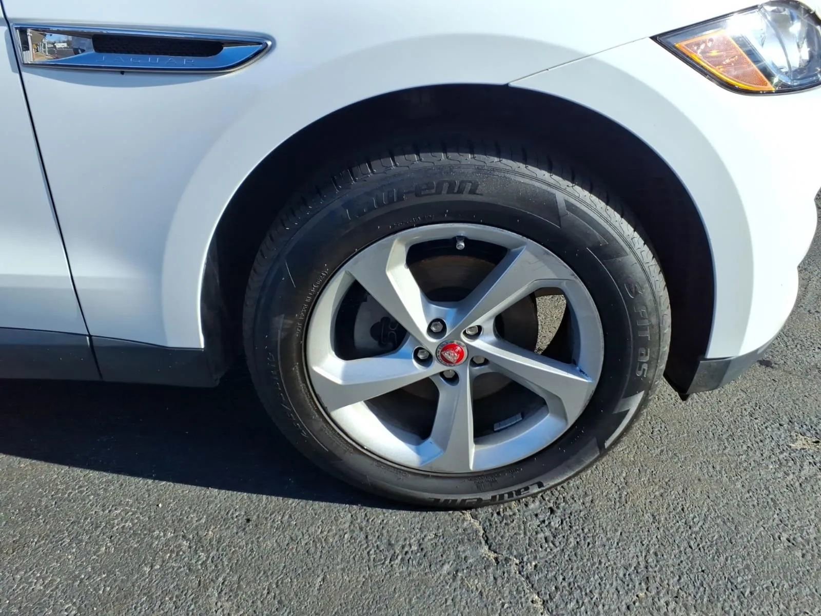 Used 2020 Jaguar F-PACE Premium image 9