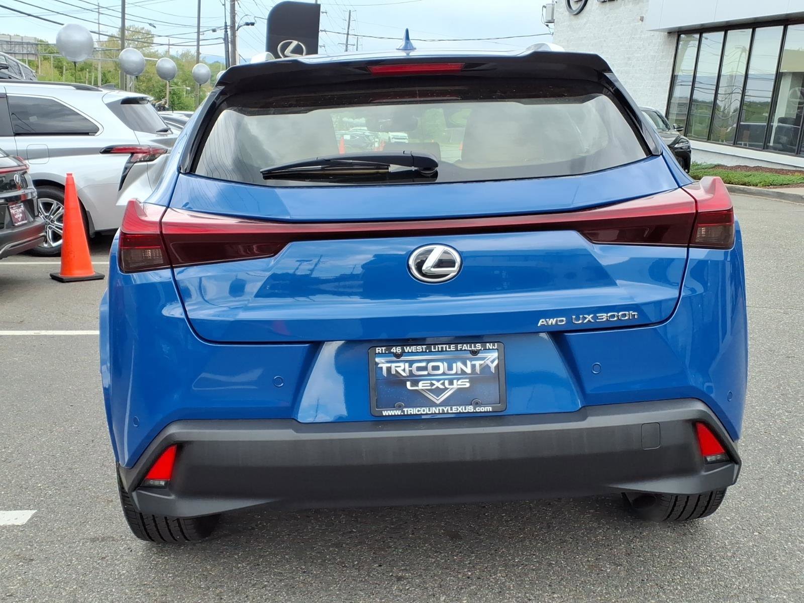 Certified 2025 Lexus UX 300h AWD w/ Accessory Package (Z1) image 5