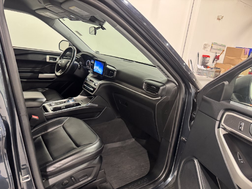 Used 2022 Ford Explorer XLT AWD/4WD image 22