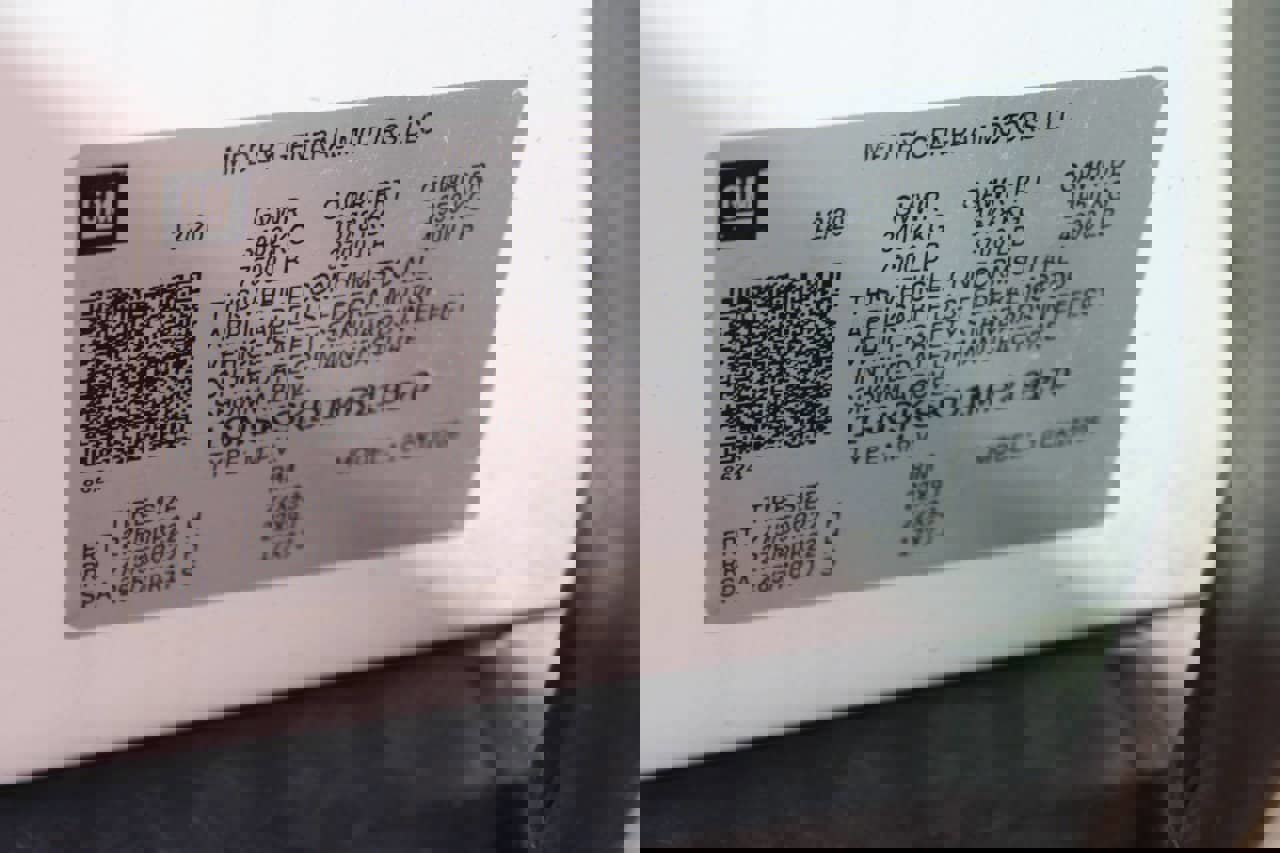 Used 2021 Chevrolet Tahoe Premier w/ Premium Package image 34