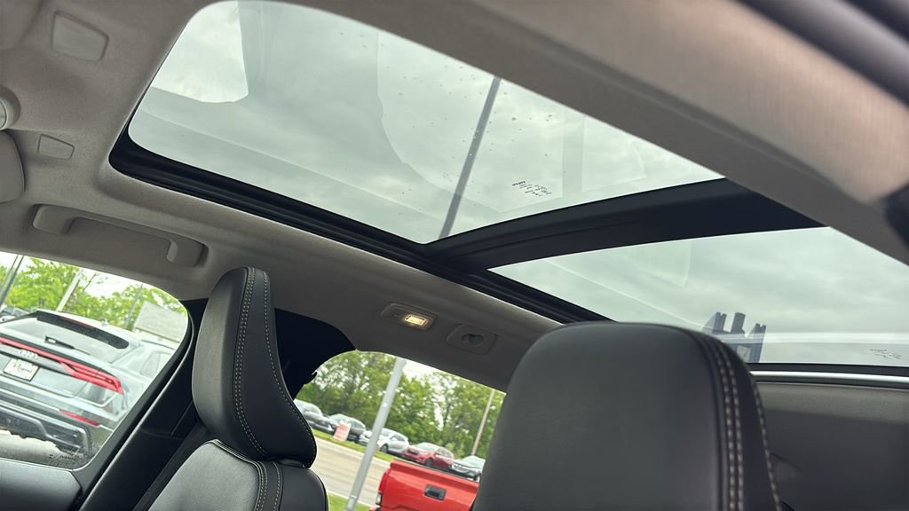 Certified 2026 Volvo XC40 B5 Plus AWD/4WD image 10