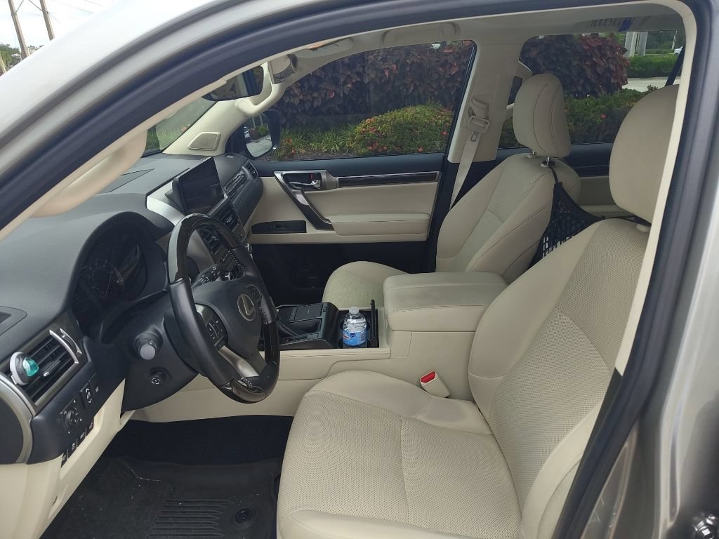 Used 2023 Lexus GX 460 Premium w/ Accessory Package AWD/4WD image 11