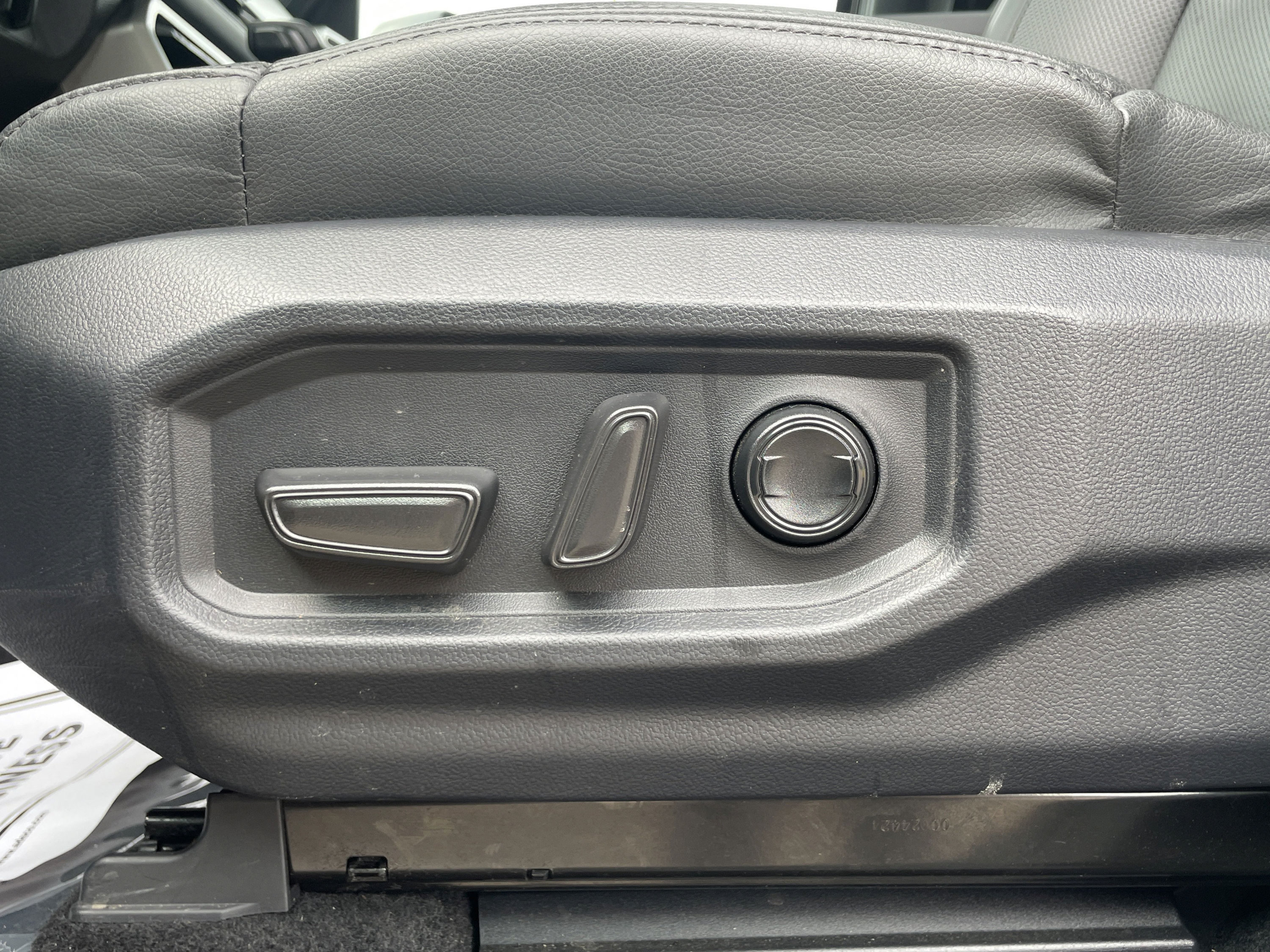 Used 2025 Toyota Tundra Limited w/ TRD Off-Road Package AWD/4WD image 12