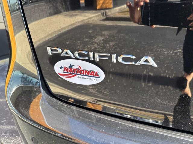 Used 2024 Chrysler Pacifica Touring-L image 29