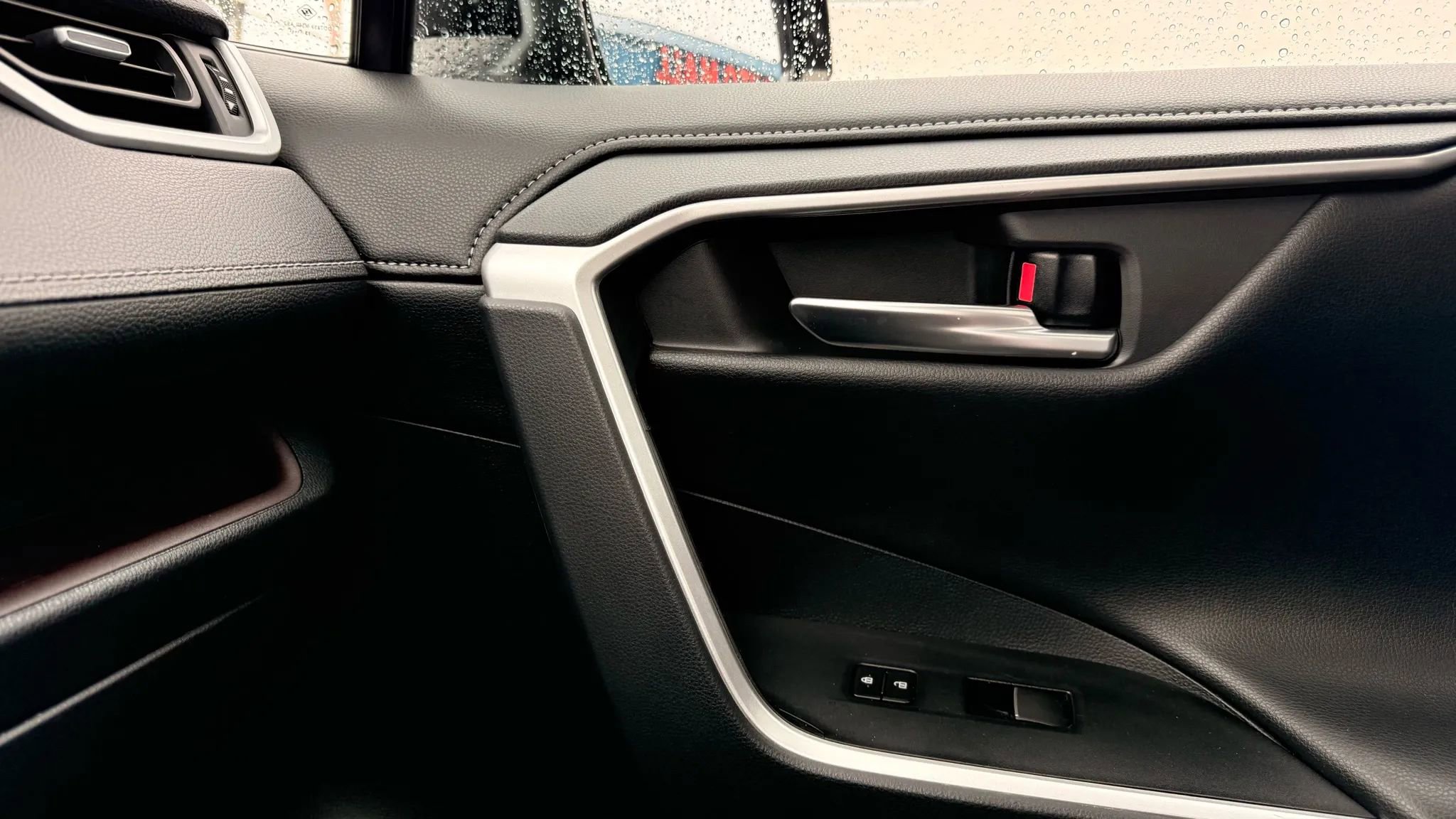 Used 2019 Toyota RAV4 Limited image 26