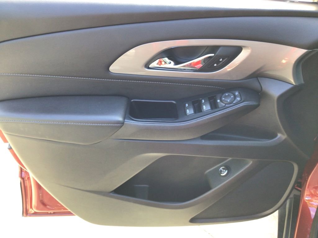 Used 2023 Chevrolet Traverse LT image 15