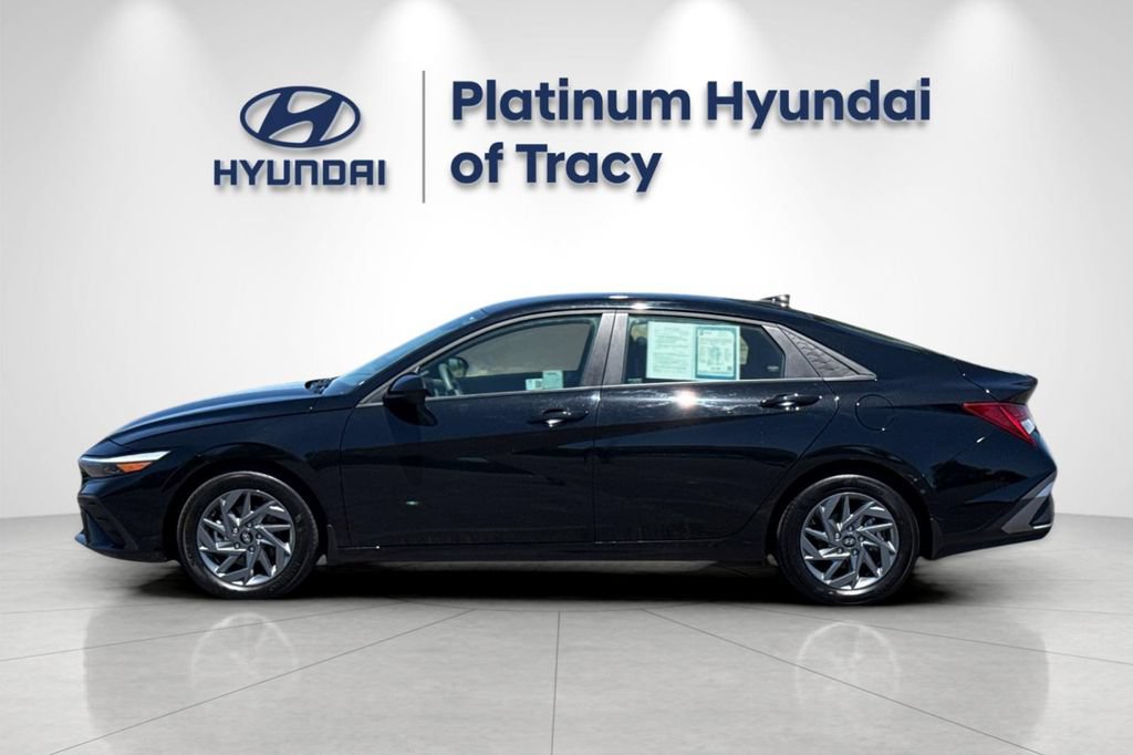 Used 2024 Hyundai Elantra Blue FWD image 7